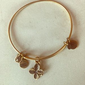 Four leaf clover bracelet